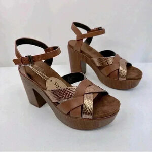 NWT White Mountain Achiever Faux Leather Strappy Heels Brown Gold Size 5 1/2